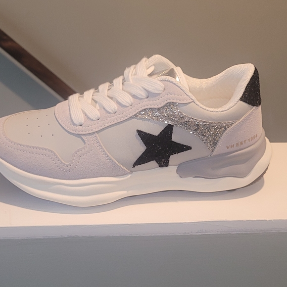 Vintage Havana Run Sneaker - Picture 5 of 11